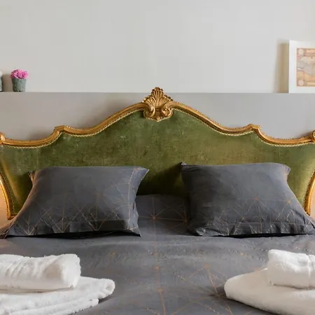 Charming Flat Near Uffizi Florencja