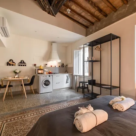 Charming Flat Near Uffizi Hotel apartamentowy *
