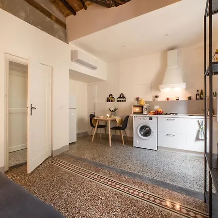 Charming Flat Near Uffizi Florencja