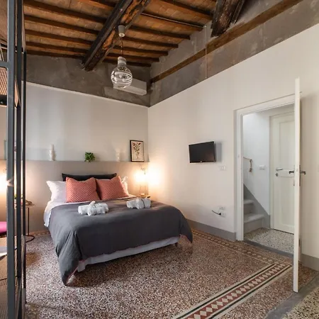 Charming Flat Near Uffizi Hotel apartamentowy *