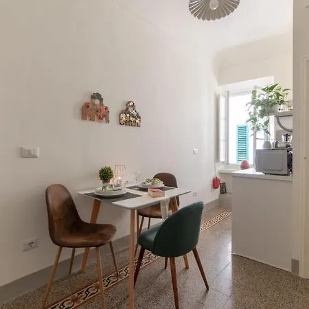 Charming Flat Near Uffizi Florencja