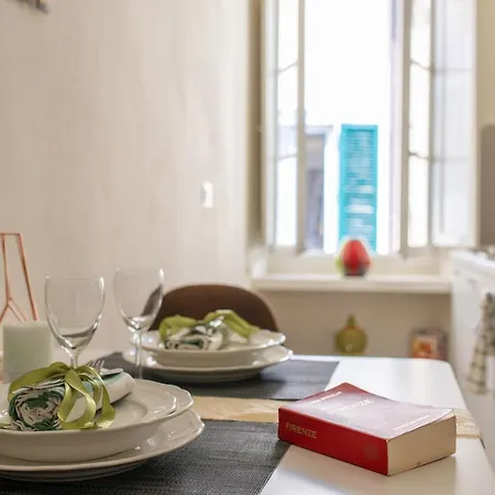 Charming Flat Near Uffizi Hotel apartamentowy *