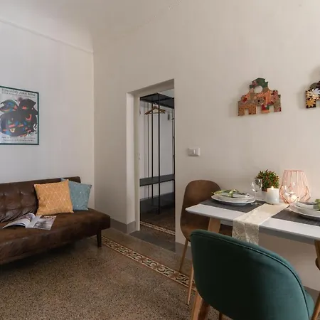 Hotel apartamentowy Charming Flat Near Uffizi Florencja
