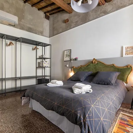Charming Flat Near Uffizi Florencja