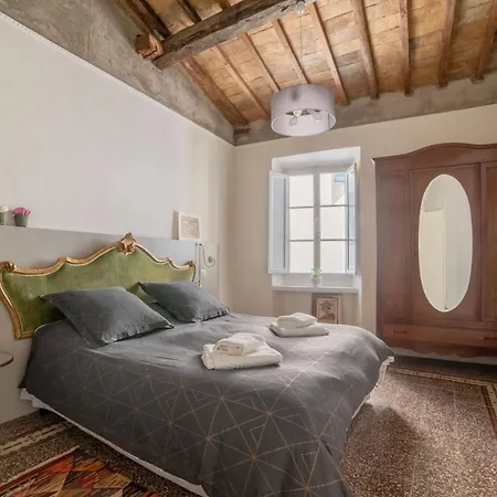 Charming Flat Near Uffizi Florencja