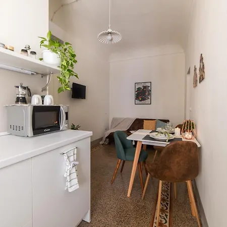 Charming Flat Near Uffizi Hotel apartamentowy Florencja