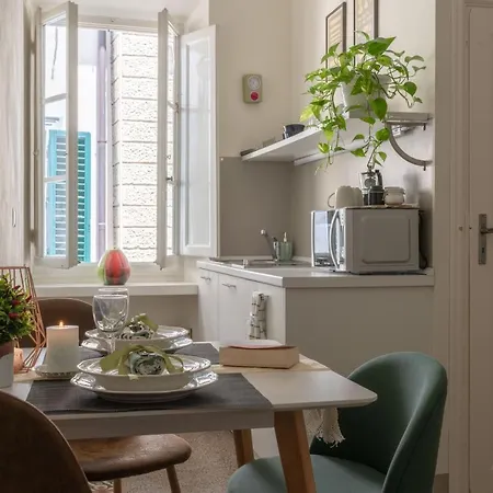 Aparthotel Charming Flat Near Uffizi *